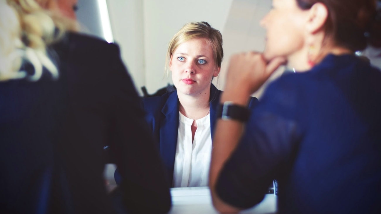 person-girl-woman-business-clothing-conversation-42809-pxhere.com
