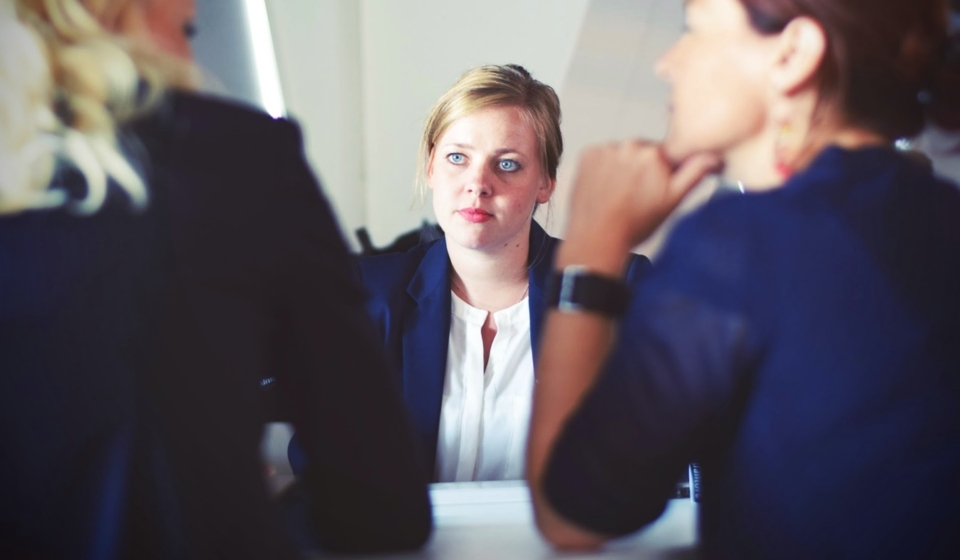 person-girl-woman-business-clothing-conversation-42809-pxhere.com